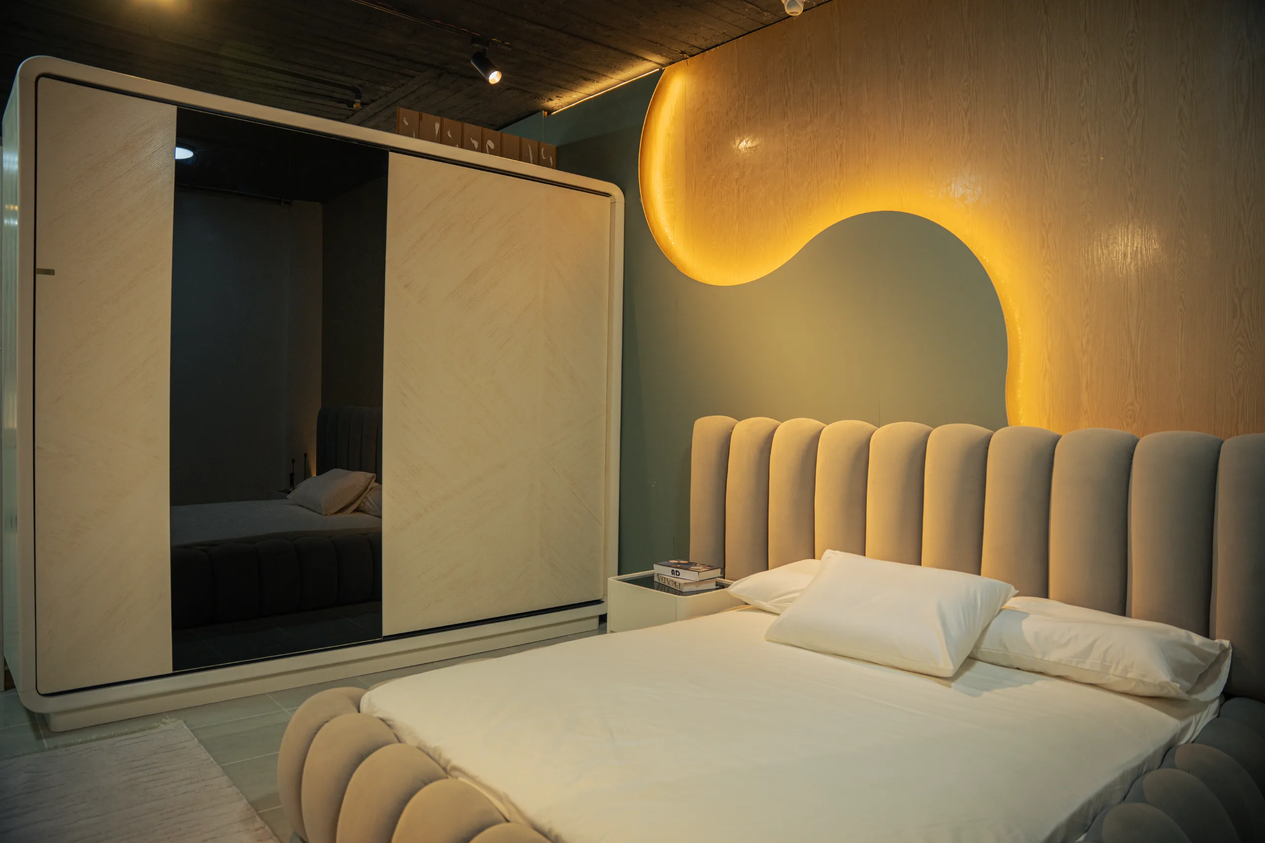 Neo Master Bedroom Set alternate