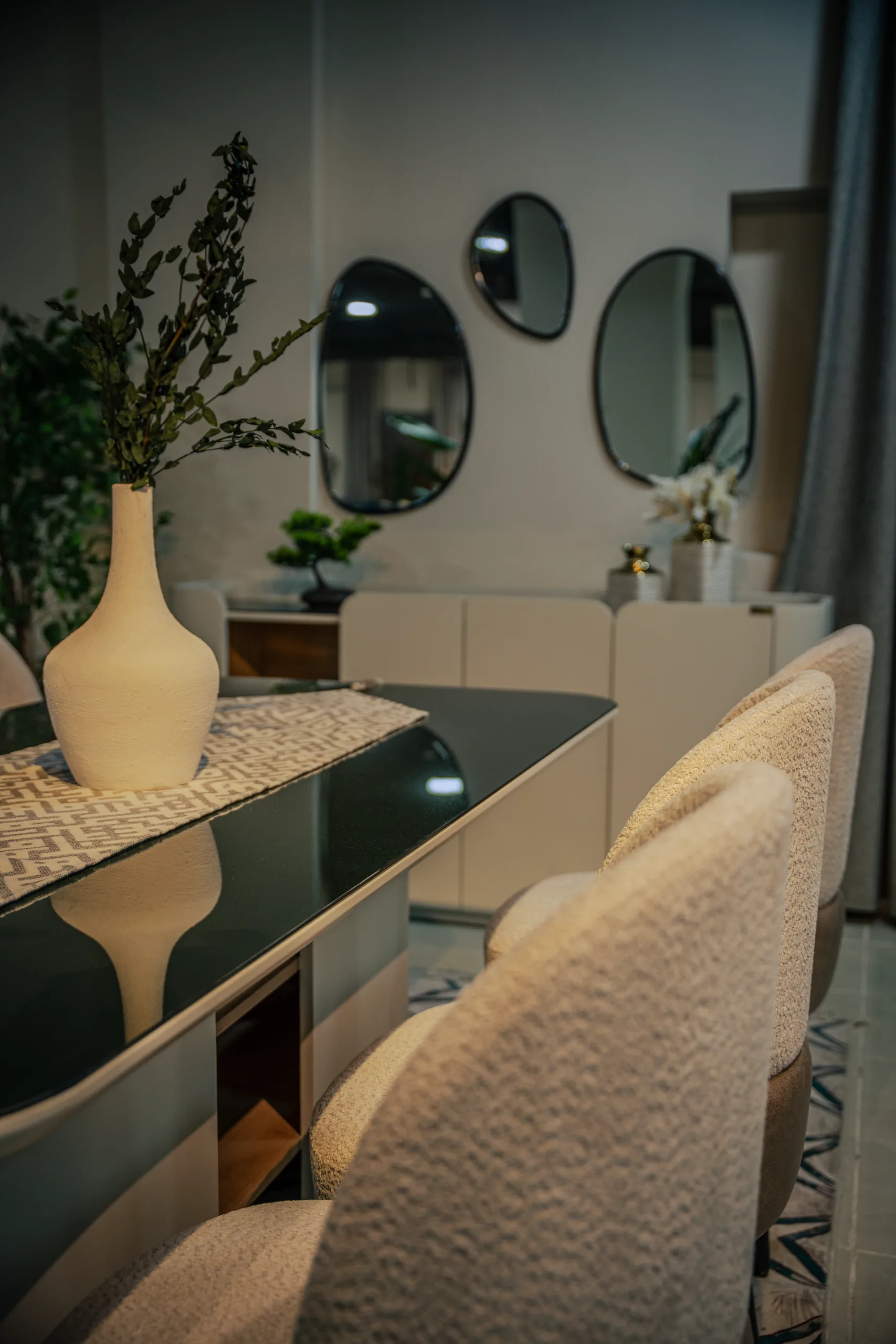Mood Dining Table Set view 8