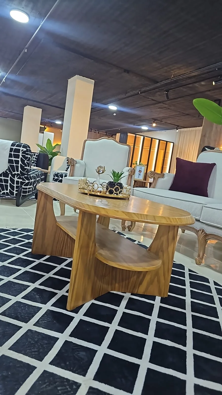 Middle Table MT 006